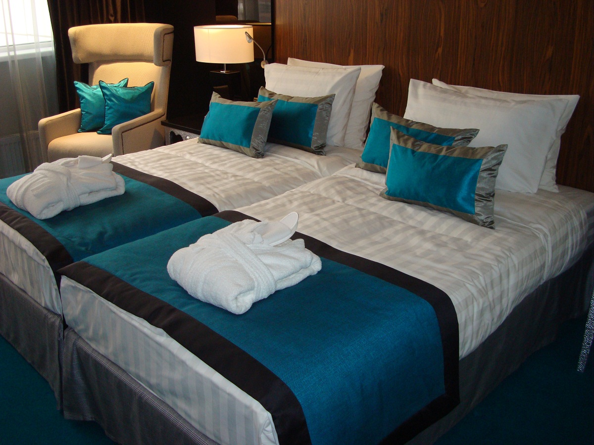 Саше на кровать в гостинице. Саше на кровать для гостиниц. Саше на кровать для гостиниц. Саше на кровать в гостинице. Дорожка на кровать.