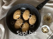 Состав: филе куриное, кожа куриная, клетчатка пшеничная, лук репчатый свежий, чеснок, сыр, соль, перец черный, сухари пшеничные

Мы работаем на рынке производс…