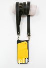Потрясающий чехол на iPhone. В комплекте регулируемый ремешок в черном цвете с желтой прострочкой, от бренда Maru.
Чехол оснащен специальным карманом для хране…