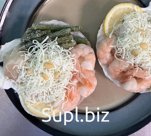 Микс из морепродуктов со спаржей, гребешком, креветкой и сыром на створке гребешка