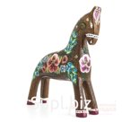 A bay horse with primroses and bells