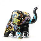 Слон черный яркий