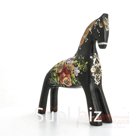 Лошадка вороная с маками