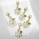 Шарм для браслета на карабине «Цветок. Роза с завитком», зелёно-белый в золоте